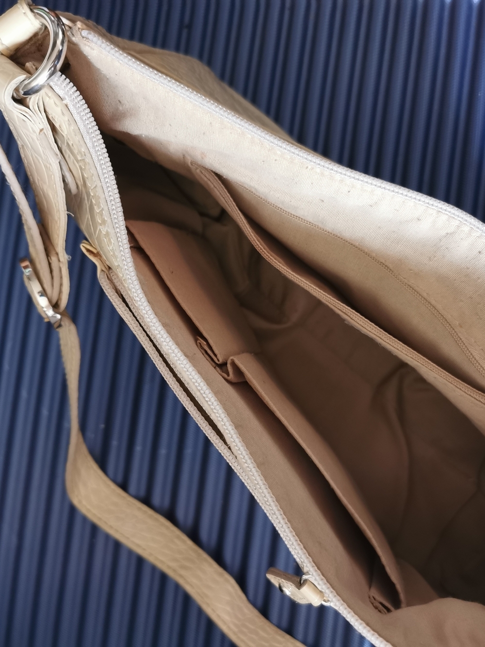 Neutral Beige Crossbody Shoulder Bag - Women's Bag - Picture 3 of 4